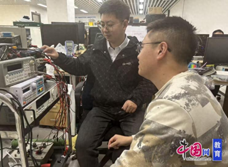 青春赴国潮! 电子科技大学研究生以AI赋